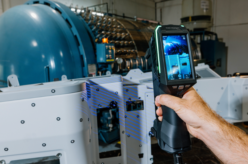 Portable 3D scanner capturing an industrial component