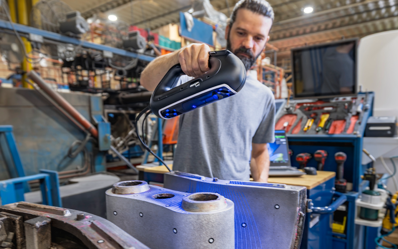 Technician scanning with the HandySCAN 3D PRO in a workshop