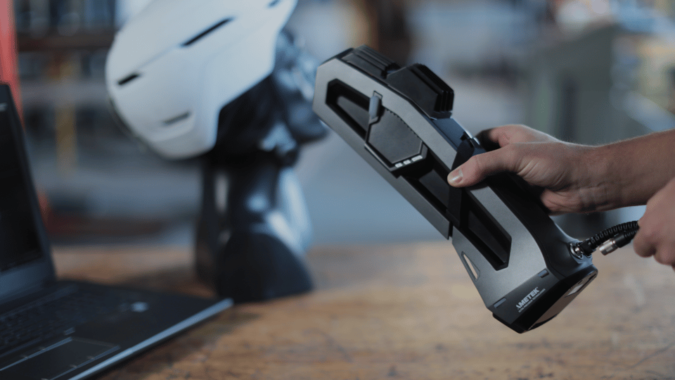 Go!SCAN SPARK scanning a part straight out of the case