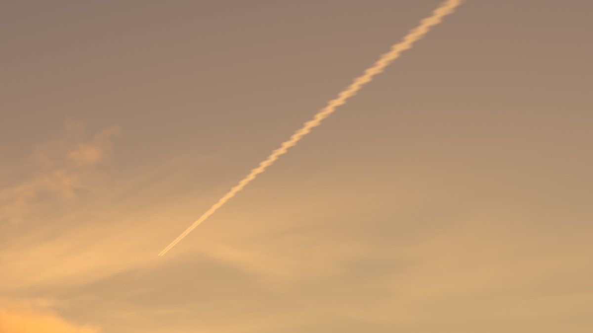 04_contrails-distortion_1.jpg